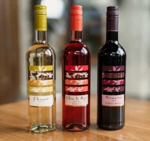 Drei Flaschen Cuvée des Weingutes Ernst Bretz