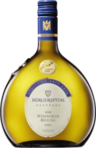 Eine Flasche Würzburger Riesling trocken vom Bürgerspital Würzburg