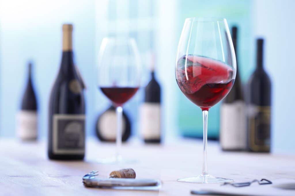 Rotwein in Gläasern, Tannine im Wein