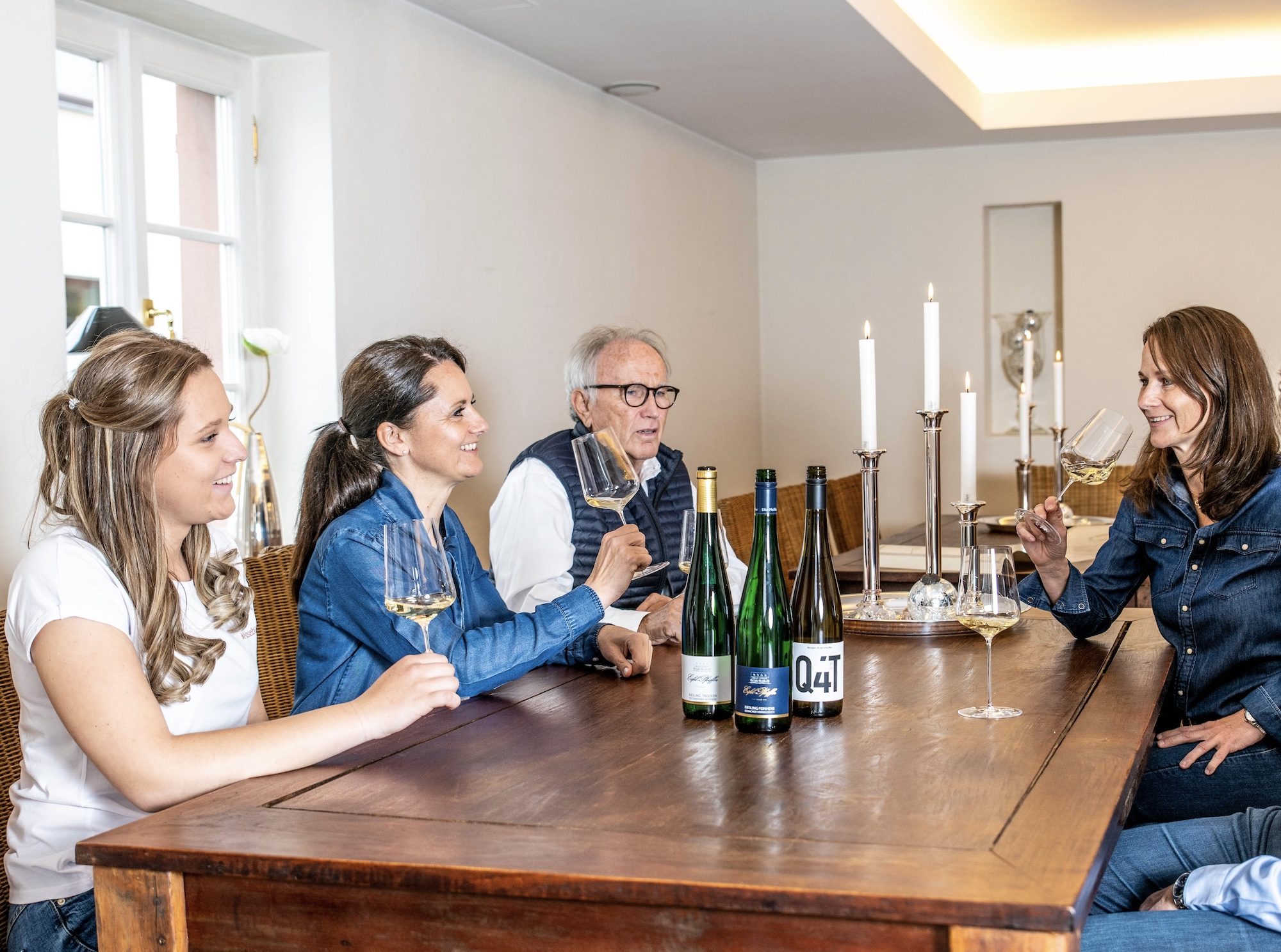 Unser Steillagen-Weingut des Jahres : Das Weingut Eifel-Pfeiffer und seine Betreiber Mia Görgen, Tanja Görgen-Eifel, Heinz Eifel und Anne Eifel-Spohr